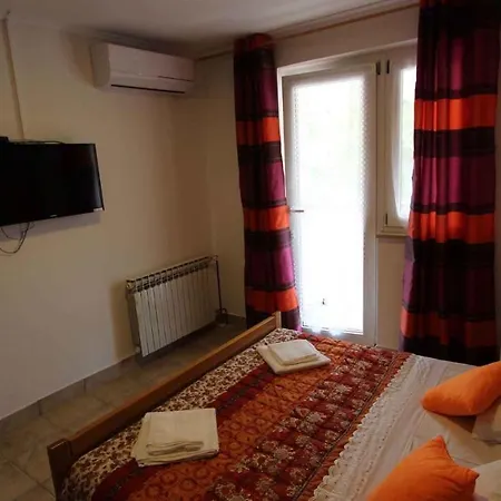 Apartment In Malinska/insel Krk 27336