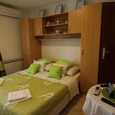 Apartment In Malinska/insel Krk 27336 Malinska
