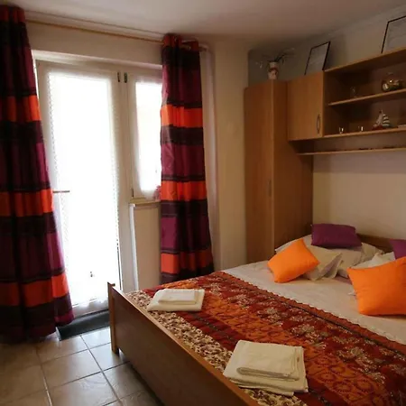 Apartment In Malinska/insel Krk 27336
